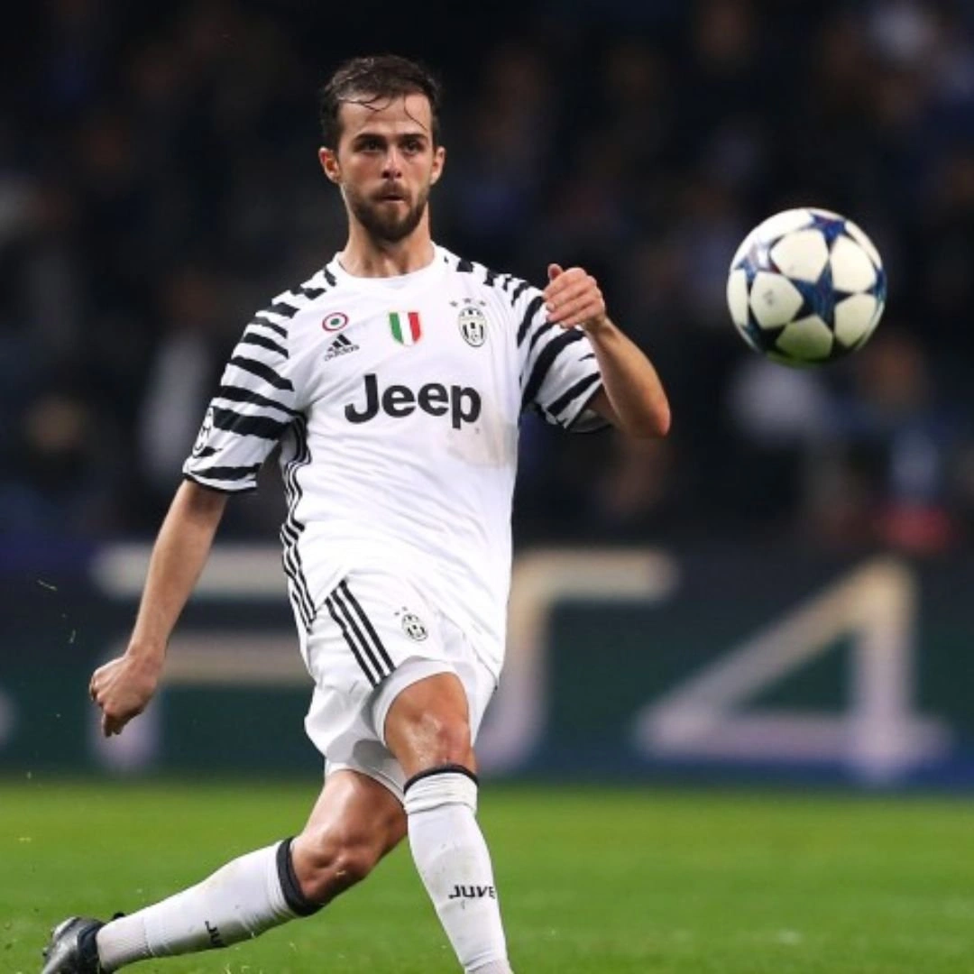 Pjanic Juventus match shirt - Signed