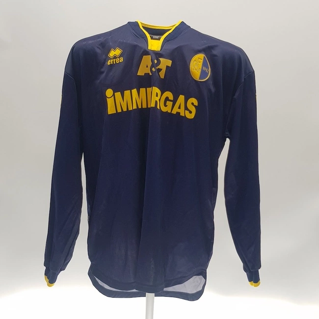 cover image of the auction item