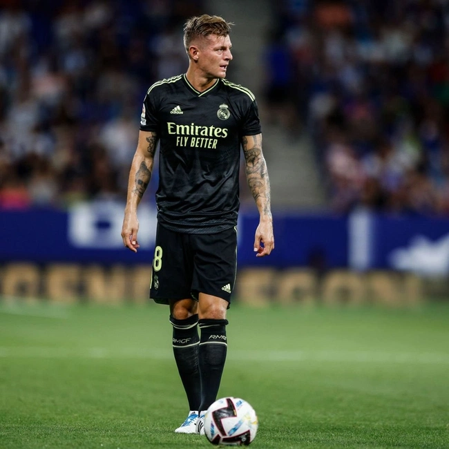 cover image of the auction item