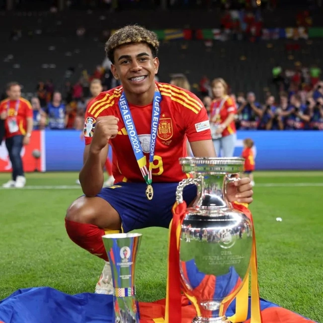 cover image of the auction item