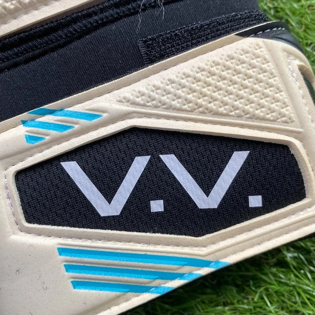 cover image of the auction item