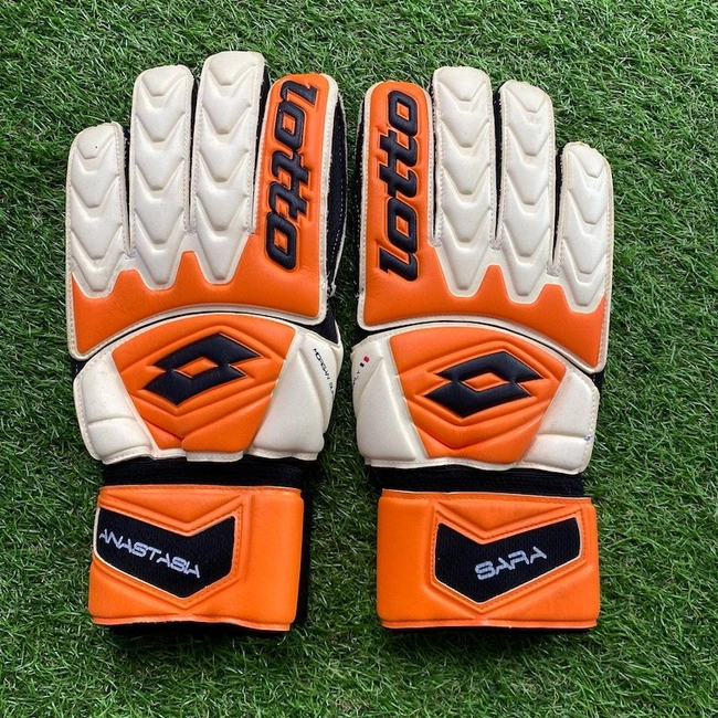 cover image of the auction item