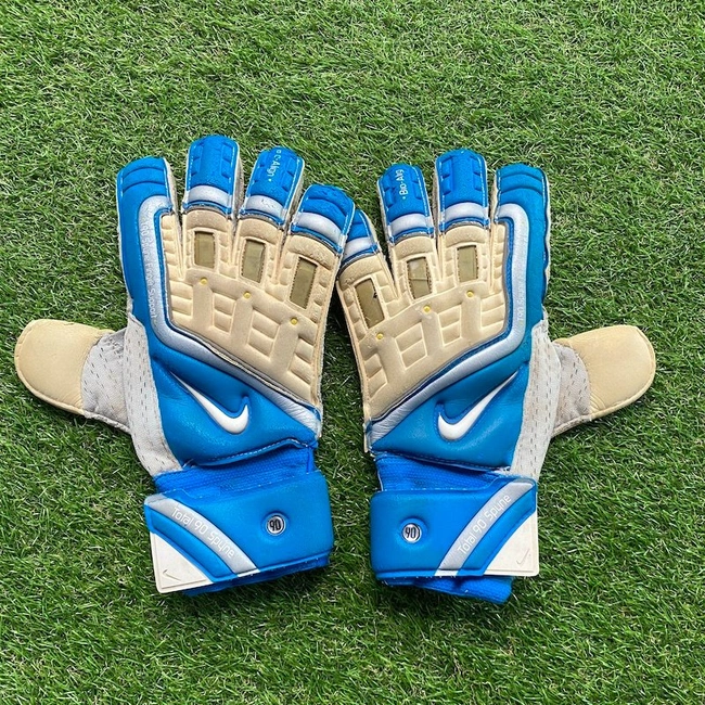 cover image of the auction item