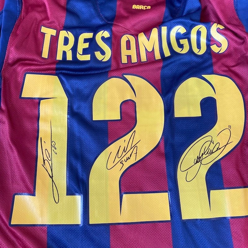 FC Barcelona TRES AMIGOS 直筆サイン入りユニフォーム Tres Amigos Barcelona store shirt - Signed by Messi, Neymar and