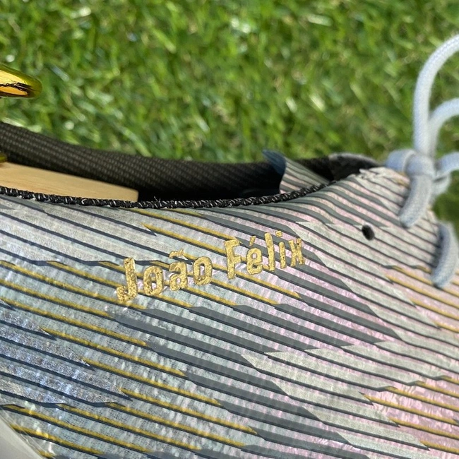 cover image of the auction item