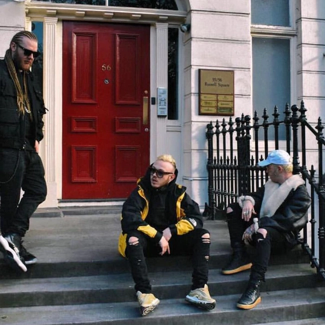 cover image of the auction item