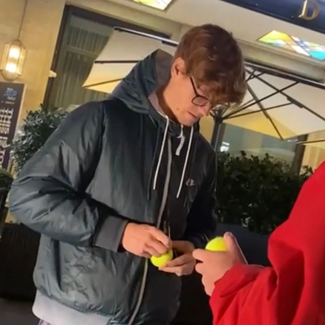 cover image of the auction item