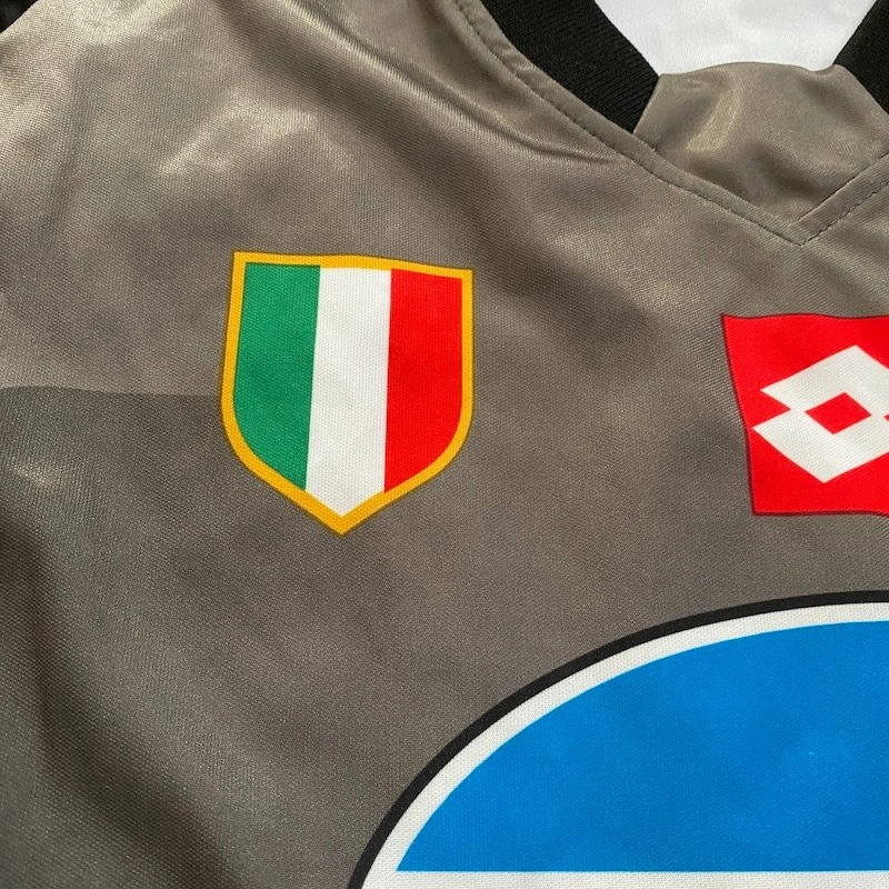Lot De 2 Fanions : Eintracht Francfort Coupe UEFA 1995 Et Juventus Turin - Vintage