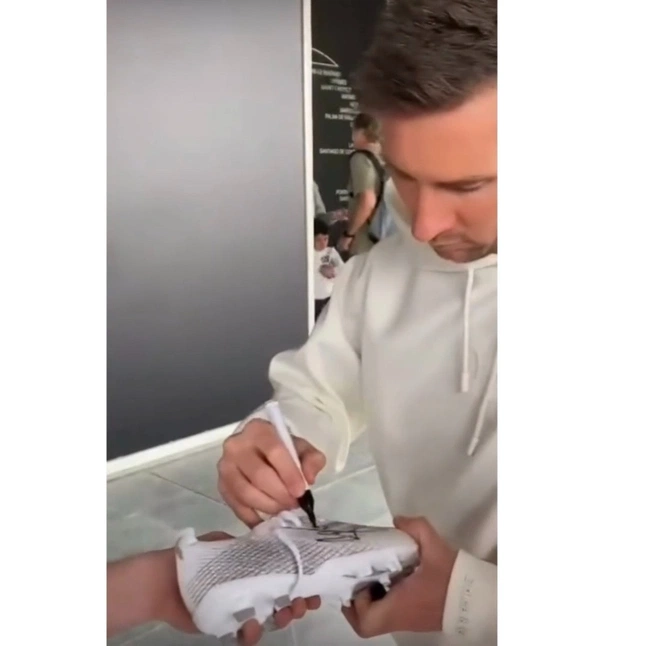 cover image of the auction item