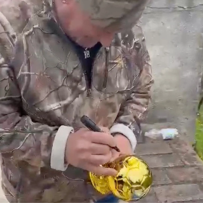 cover image of the auction item