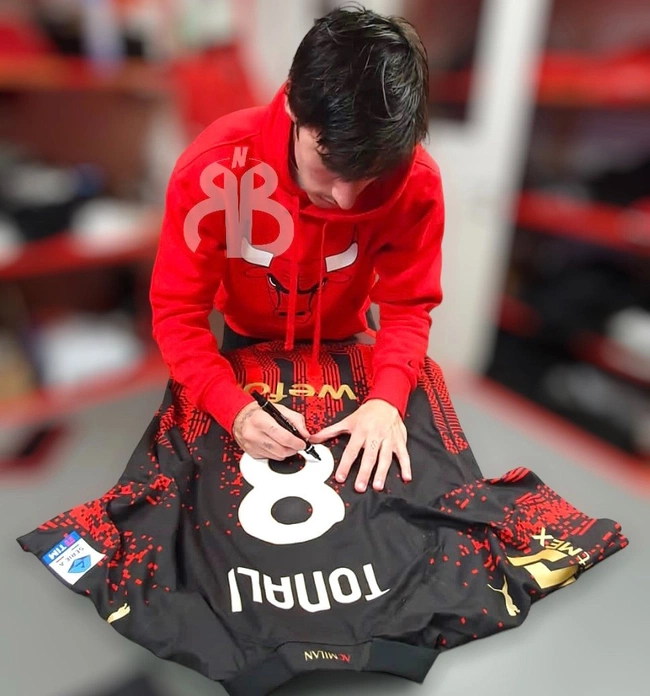 cover image of the auction item