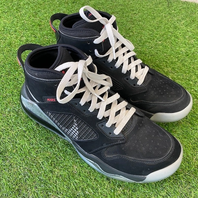 cover image of the auction item