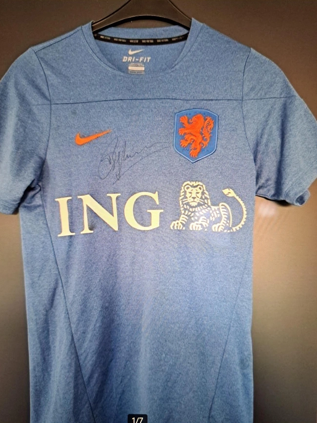 cover image of the auction item