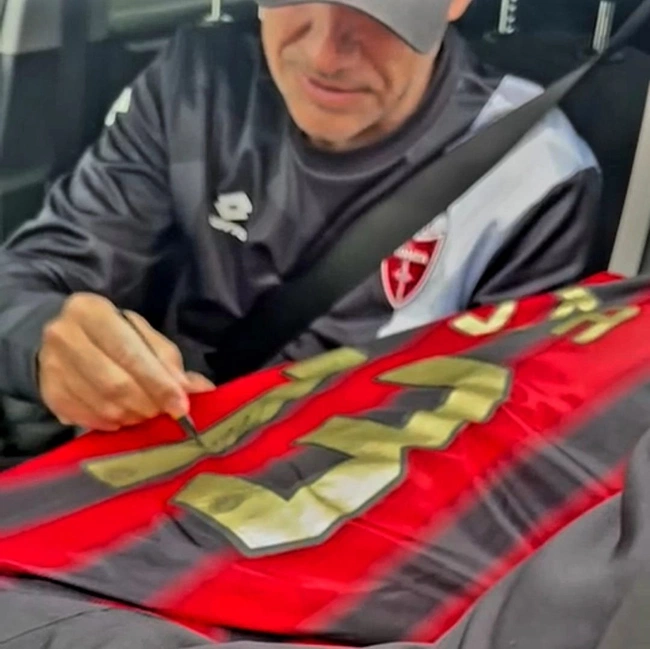 cover image of the auction item