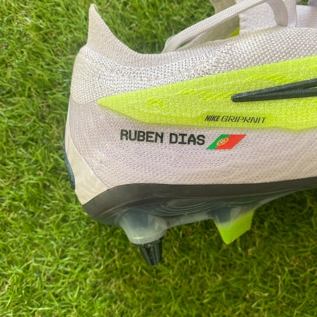 cover image of the auction item