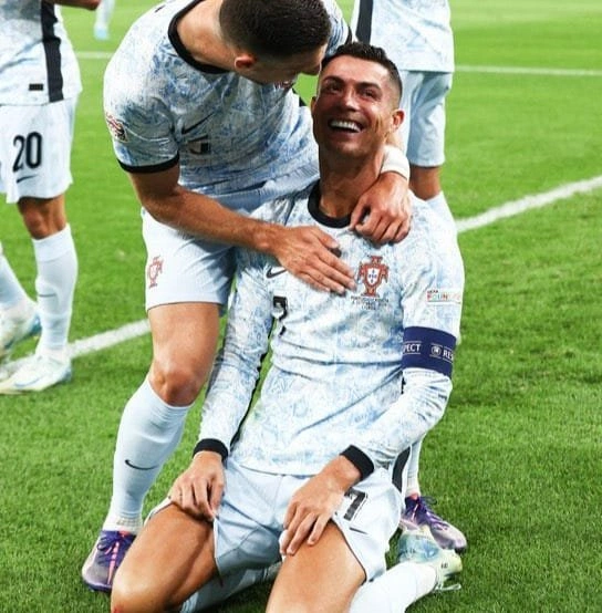 cover image of the auction item