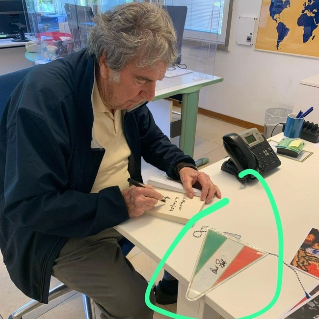 cover image of the auction item