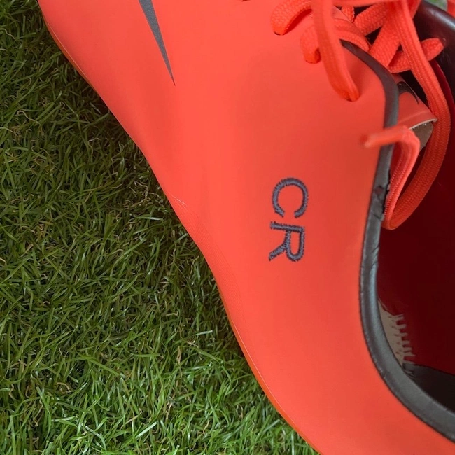 cover image of the auction item