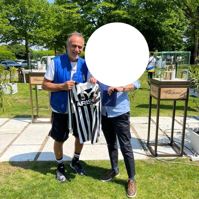 cover image of the auction item