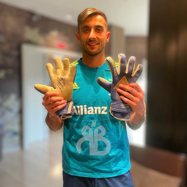 cover image of the auction item