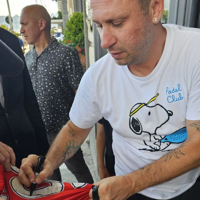 cover image of the auction item