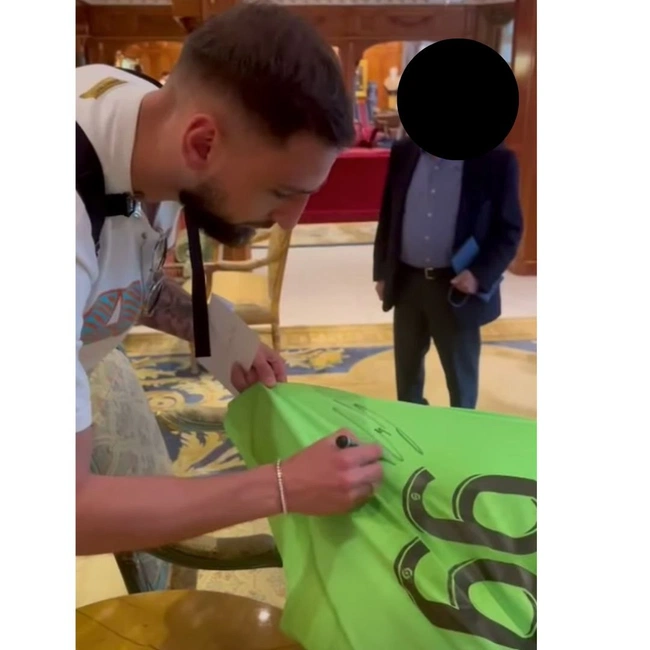 cover image of the auction item