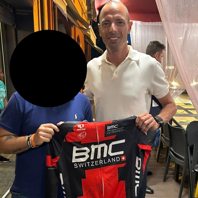 cover image of the auction item