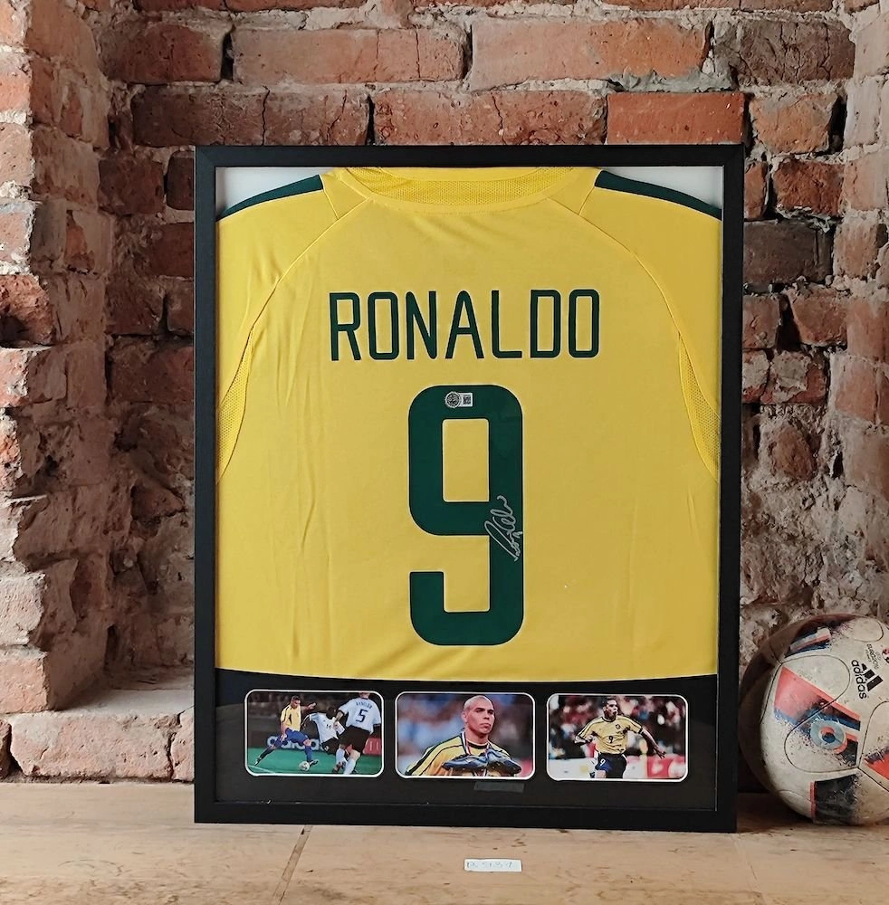 cover image of the auction item