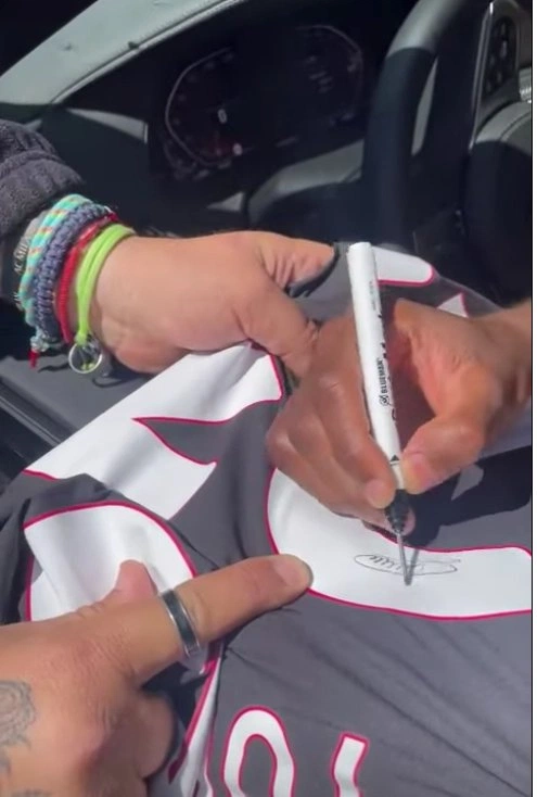 cover image of the auction item