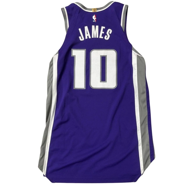 cover image of the auction item