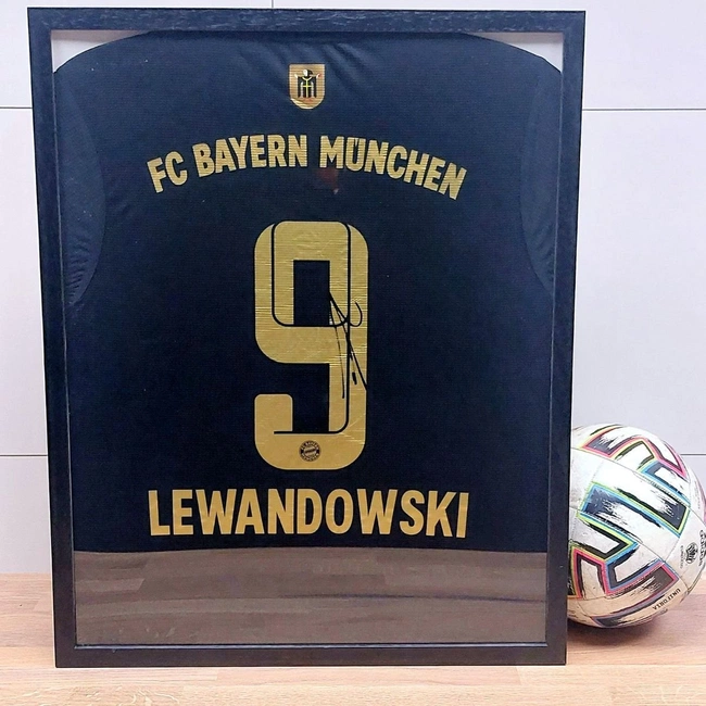 cover image of the auction item