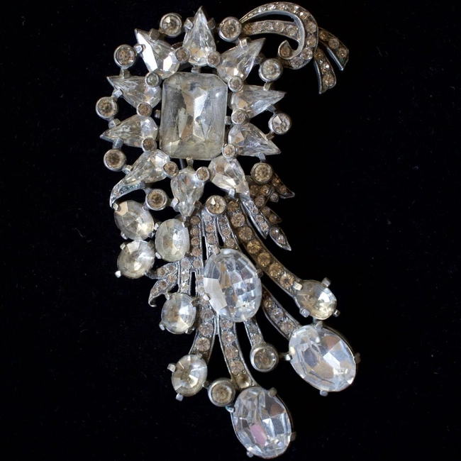 cover image of the auction item