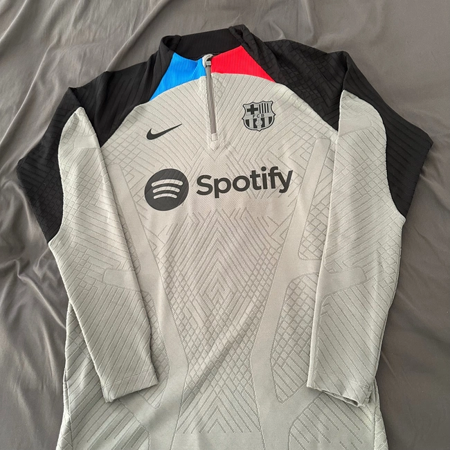 cover image of the auction item