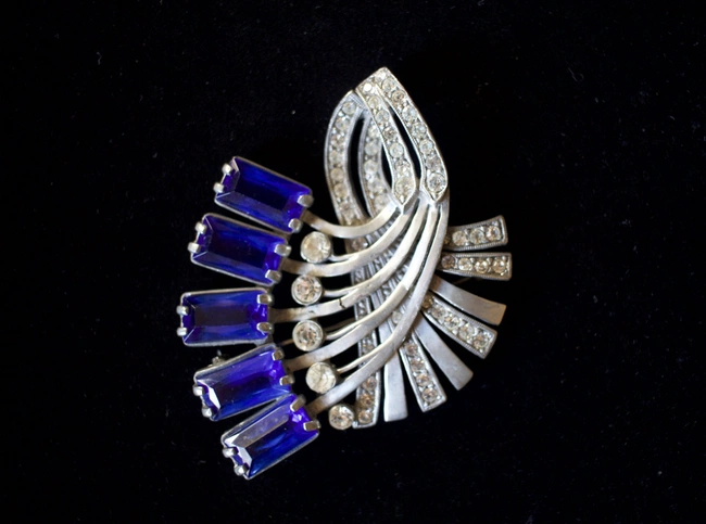 cover image of the auction item