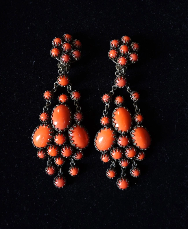 cover image of the auction item