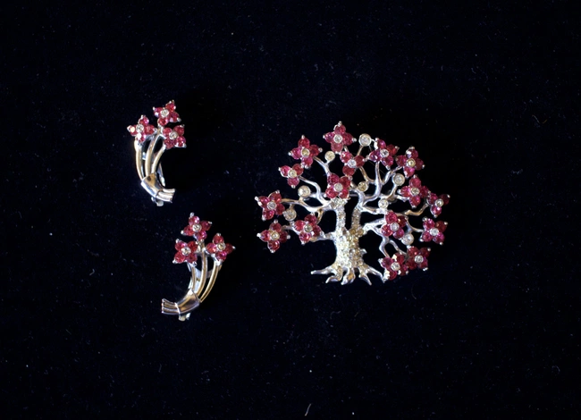 cover image of the auction item