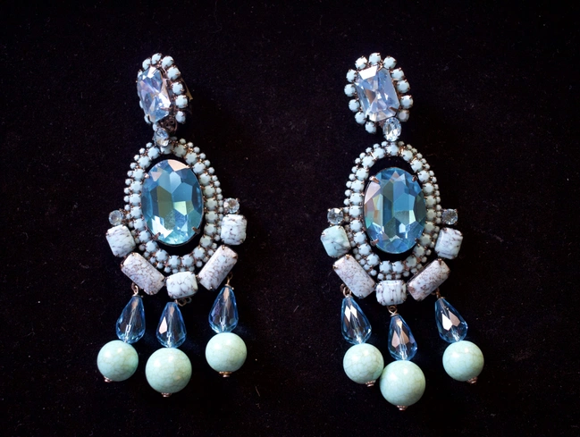 cover image of the auction item