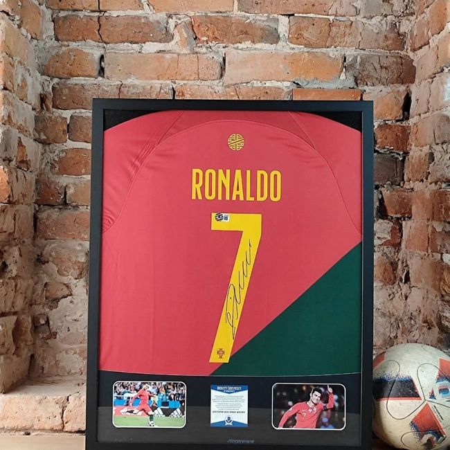 cover image of the auction item