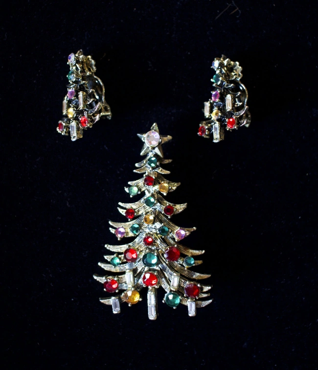 cover image of the auction item