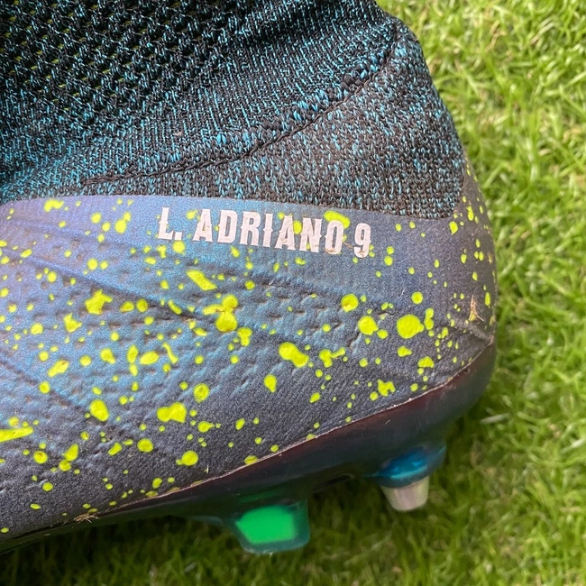 cover image of the auction item