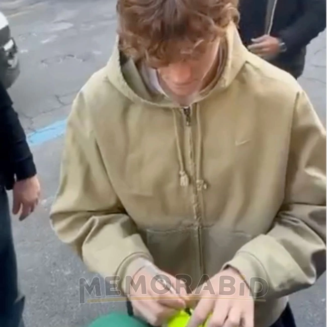 cover image of the auction item