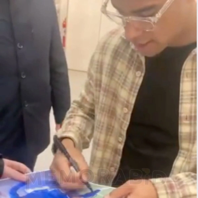 cover image of the auction item