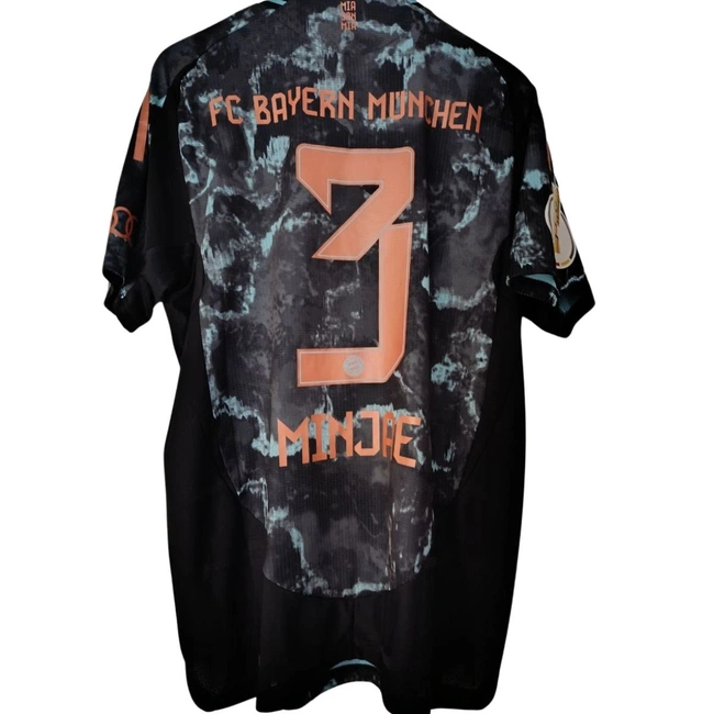 cover image of the auction item