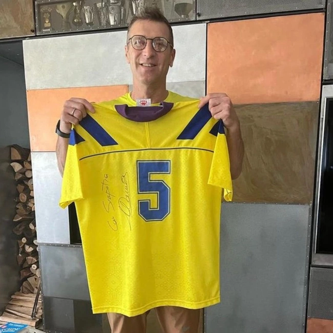 cover image of the auction item