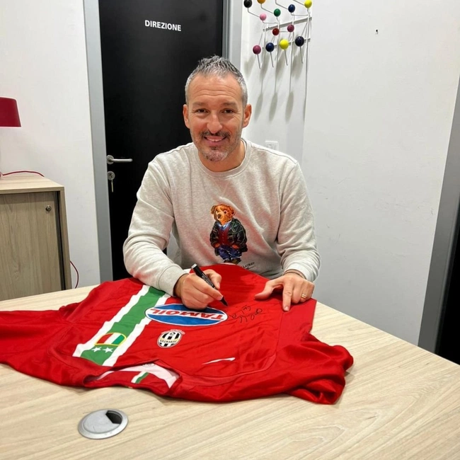 cover image of the auction item