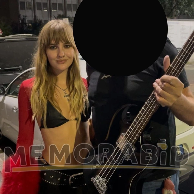 cover image of the auction item