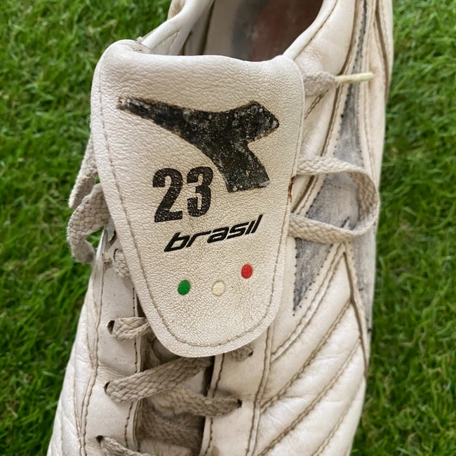 cover image of the auction item