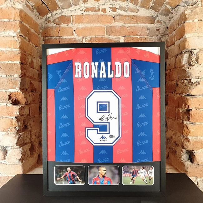 cover image of the auction item