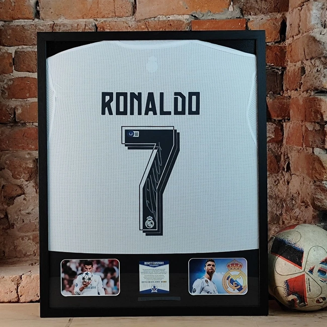 cover image of the auction item