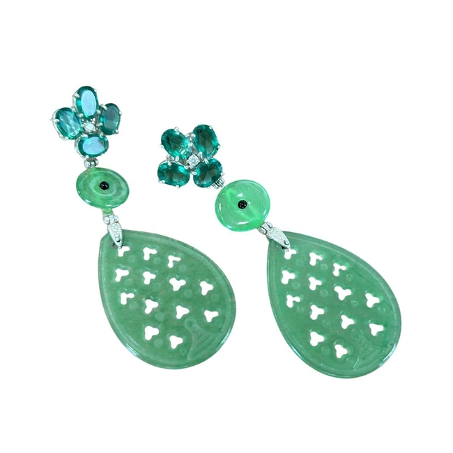 cover image of the auction item